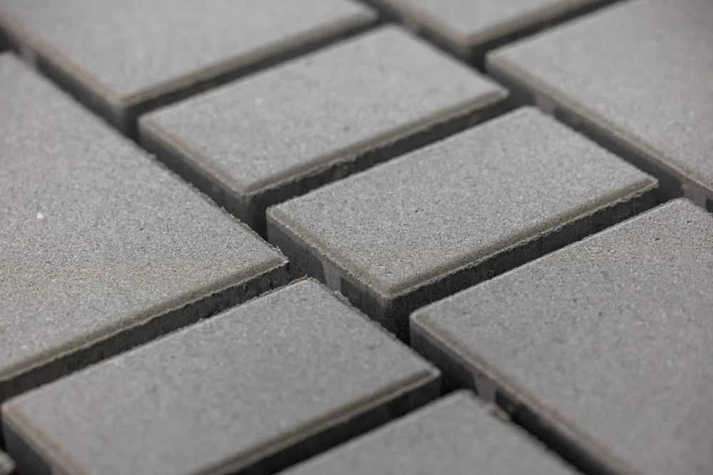 Устраняем последствия некачественного мощения и подбора плиты Устраняем последствия некачественного мощения и подбора плиты