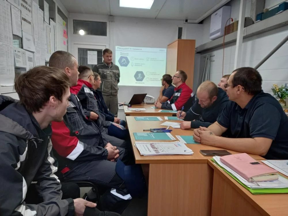 Сотрудники проходят процедуру сертификации во внутренние инструкторы Сотрудники проходят процедуру сертификации во внутренние инструкторы