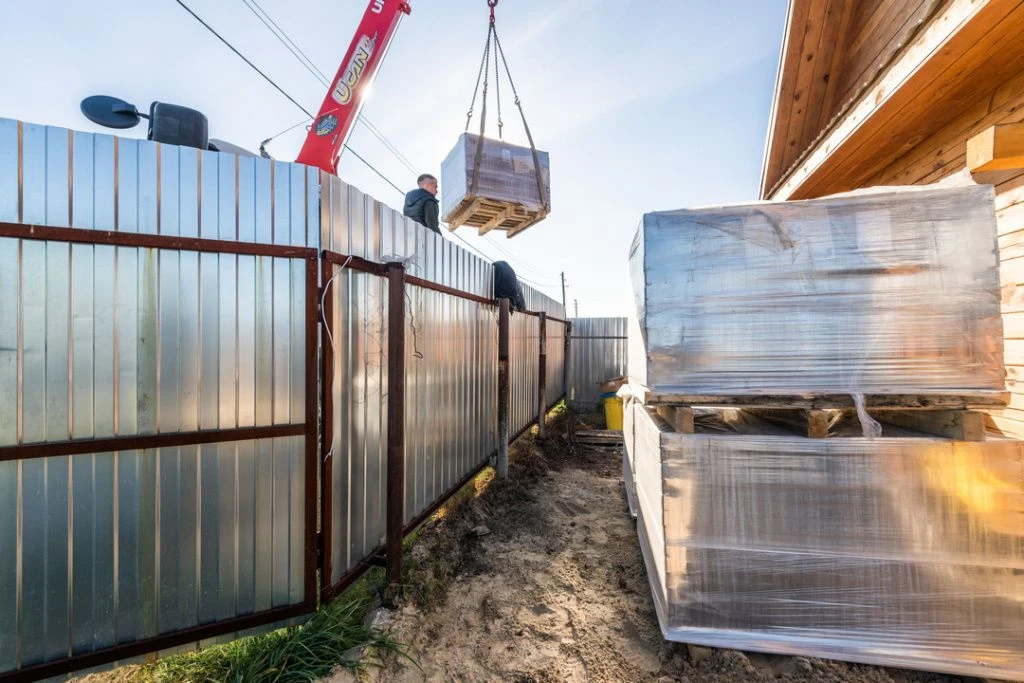 Разгрузка тротуарной плитки