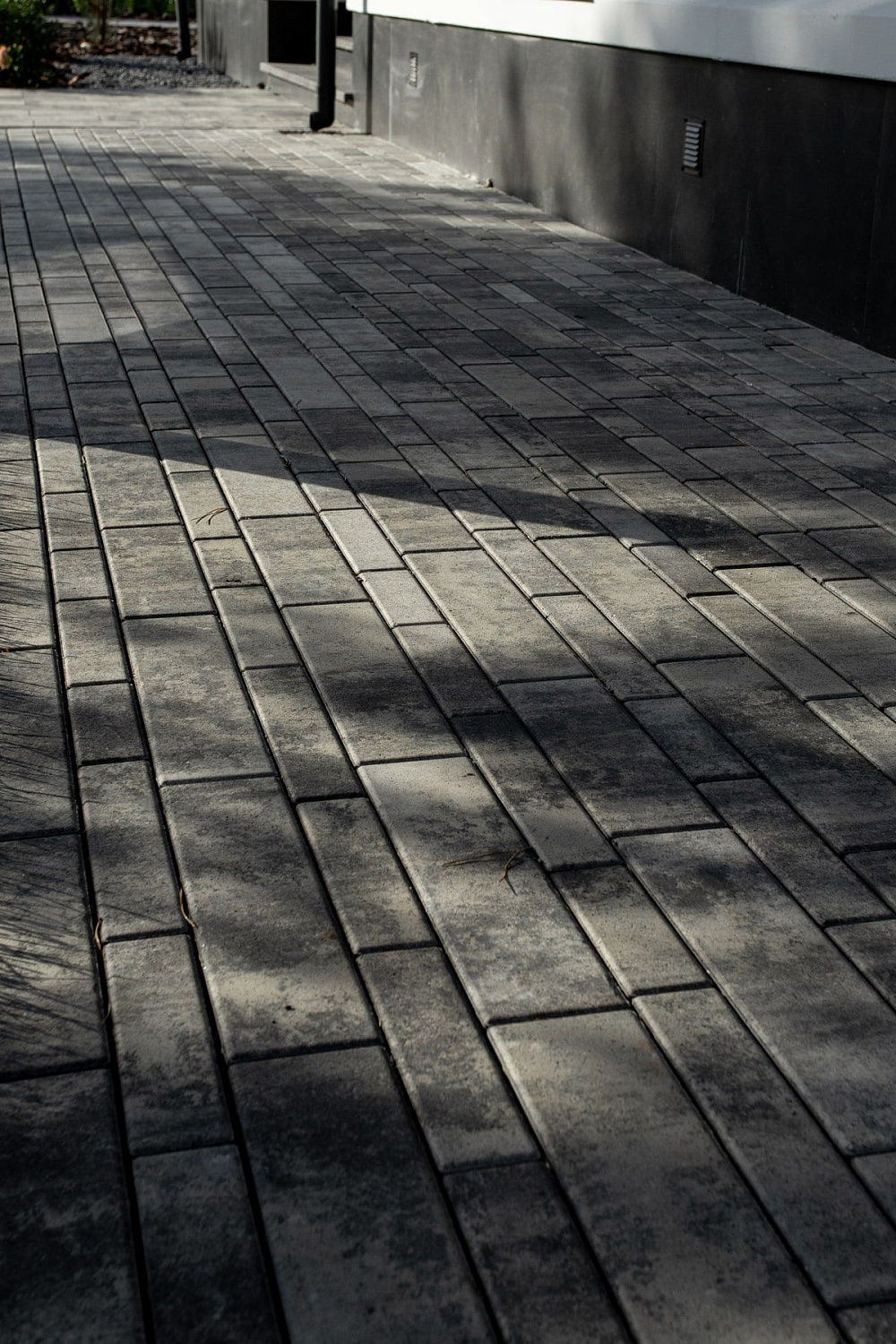 Ландшафтный дизайн в Тюмени с плиткой Ригель, Трио, 300х900 мм