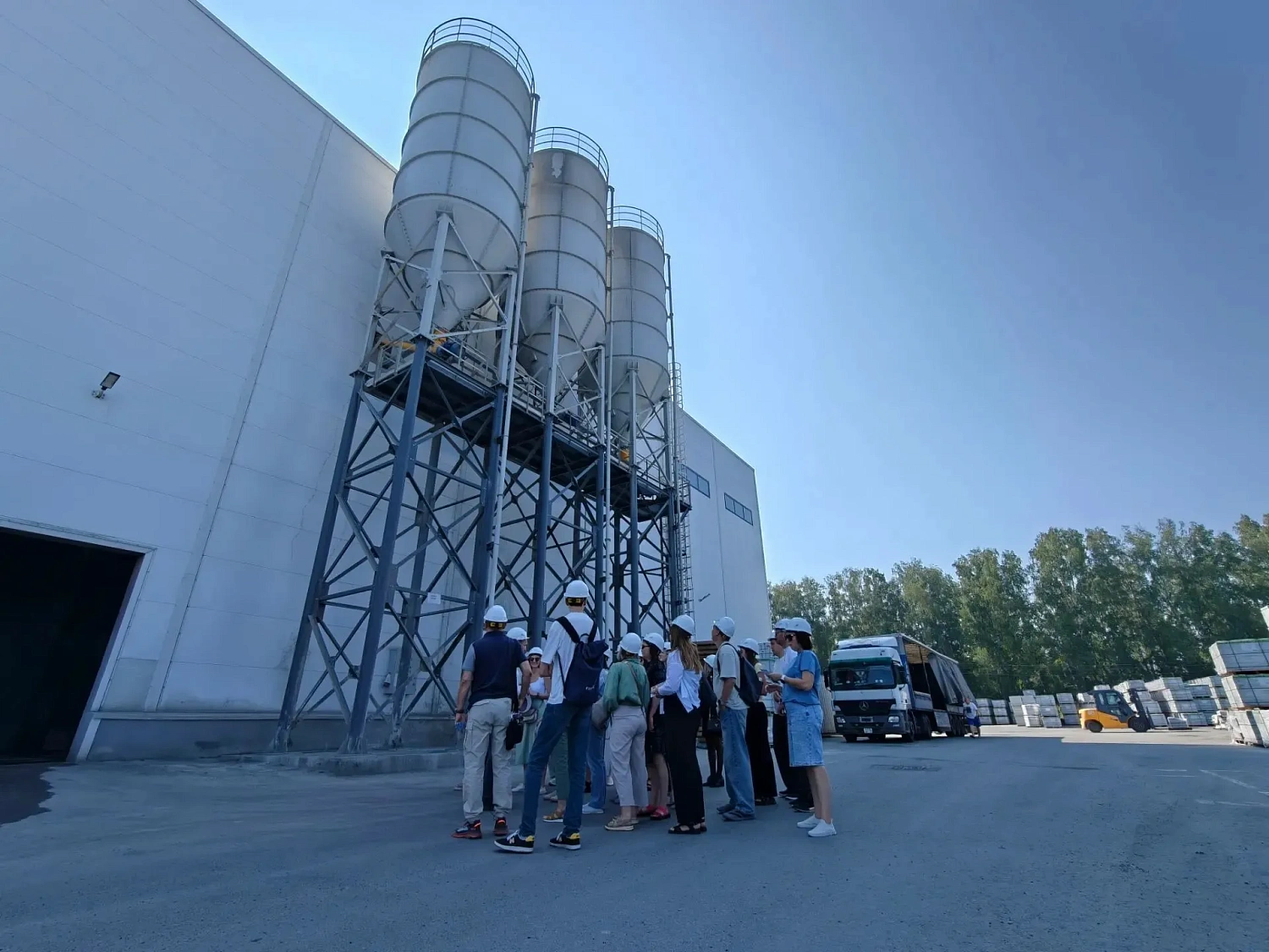 Делегация из Челябинска оценила производство и объекты «Поревит» в Екатеринбурге